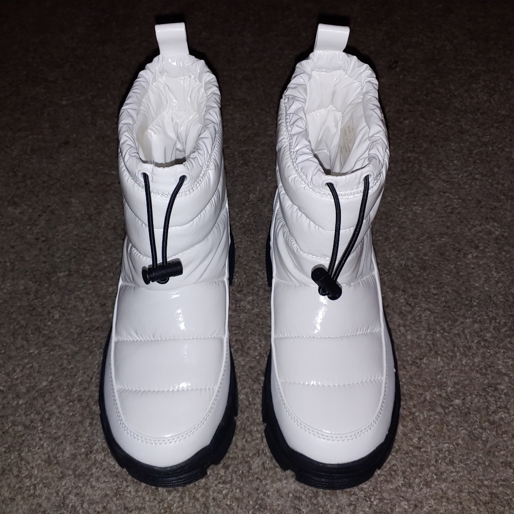 Calvin Klein white shiny puffy boots - Picture 4 of 11